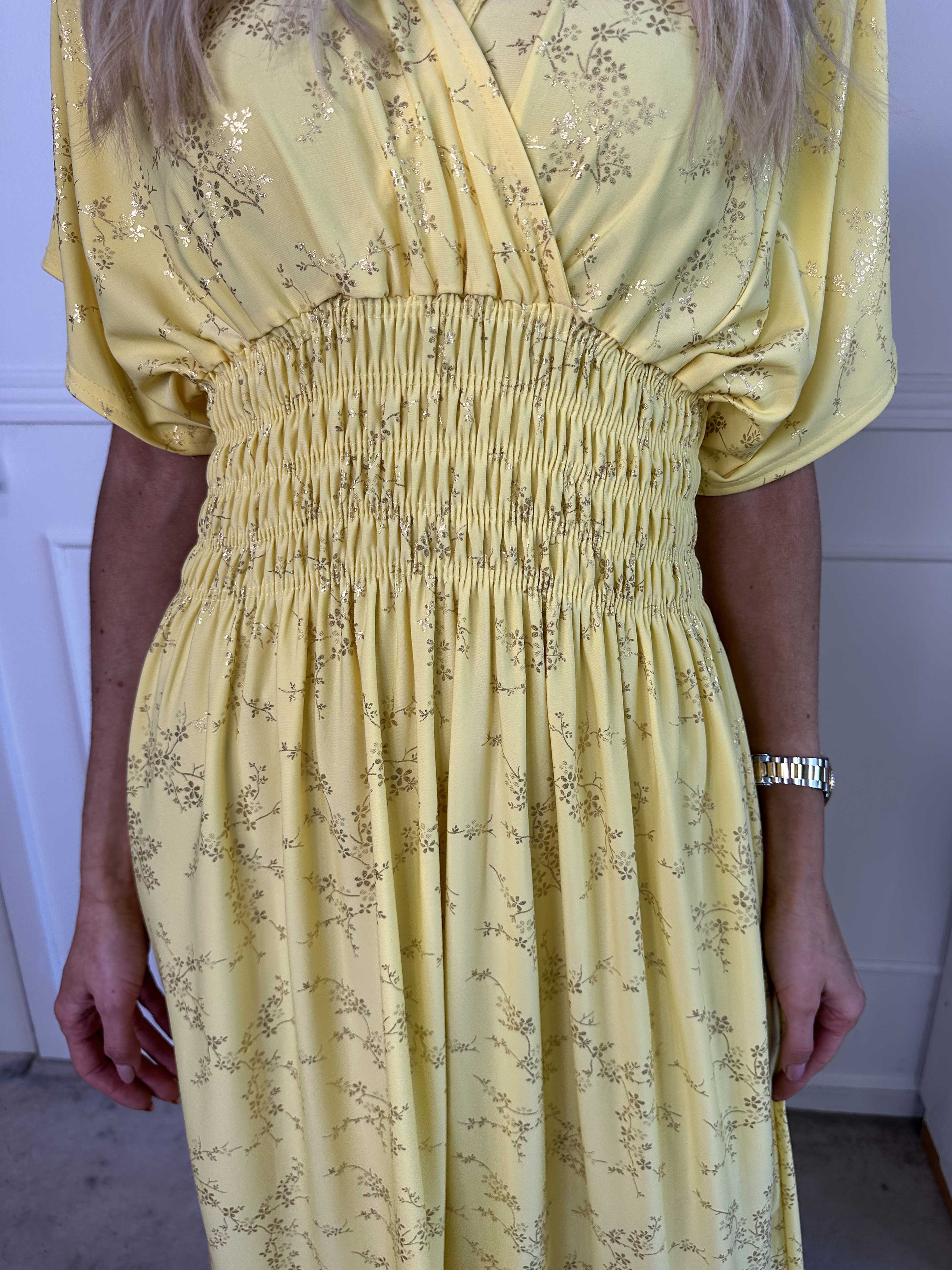 Pams Gold - Ensfarvet kjole i elastisk stof med gulddetaljer